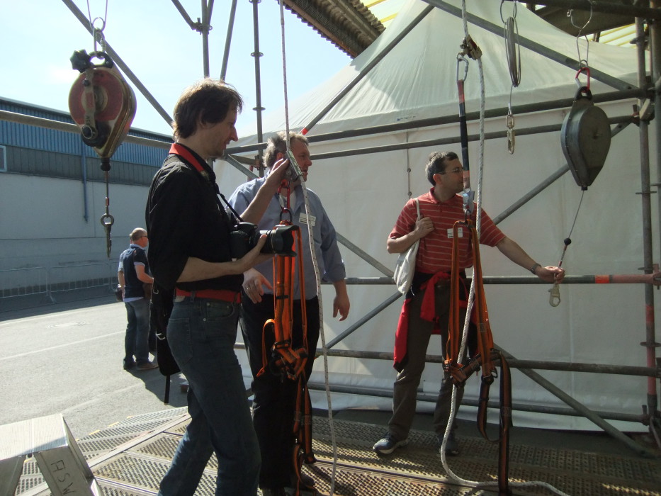 Alfred, Stefan und Carsten testen Seilsicherungen. (Foto von Andreas)